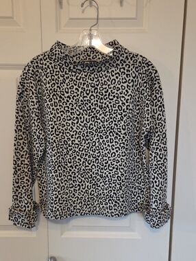 Ann Taylor Black and White Leopard Print Pullover Lightweight Knit Top